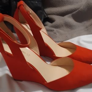 Red Nine west wedge heels